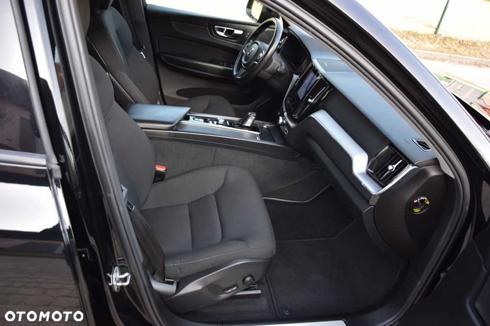 Volvo XC 60 B4 D AWD Geartronic Momentum - 11