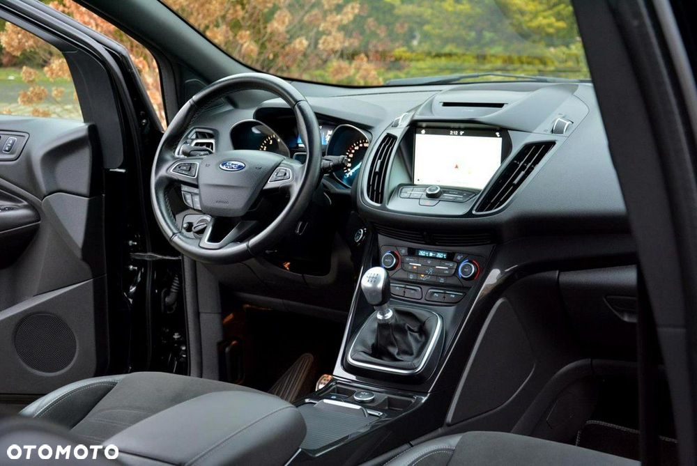 Ford Kuga 1.5 EcoBoost 2x4 ST-Line - 19