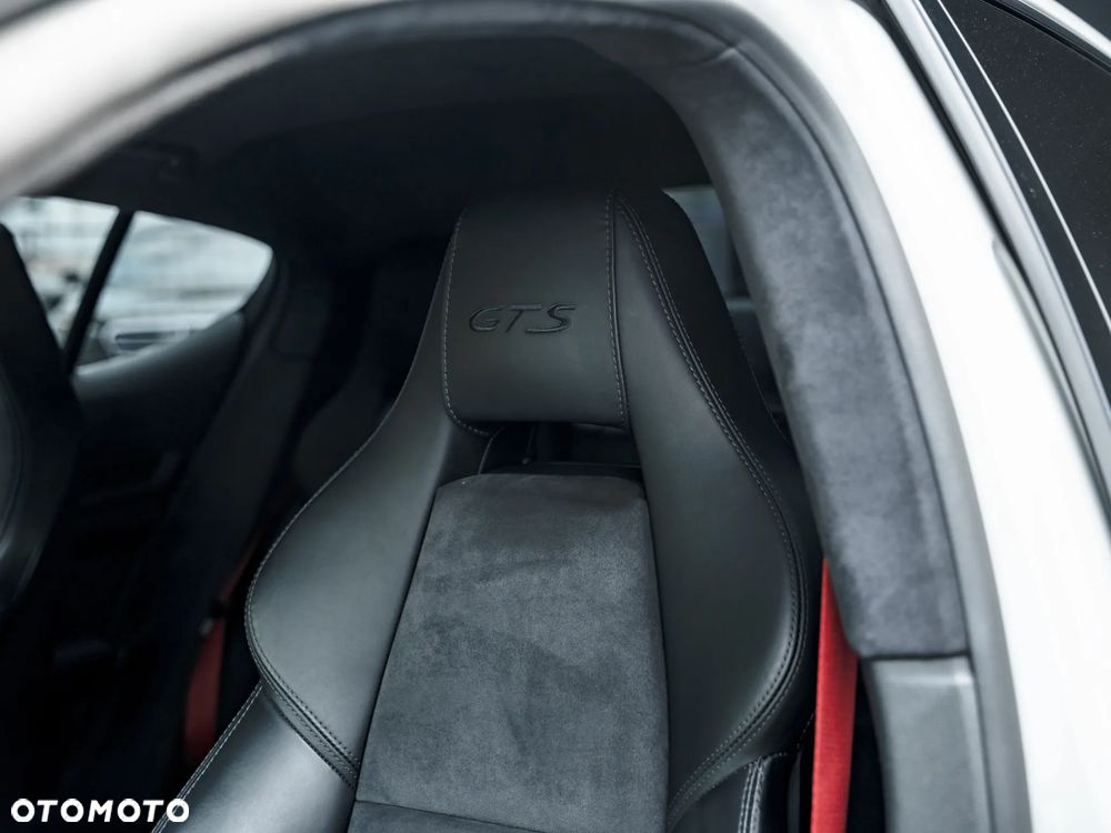 Porsche Panamera GTS PDK - 22