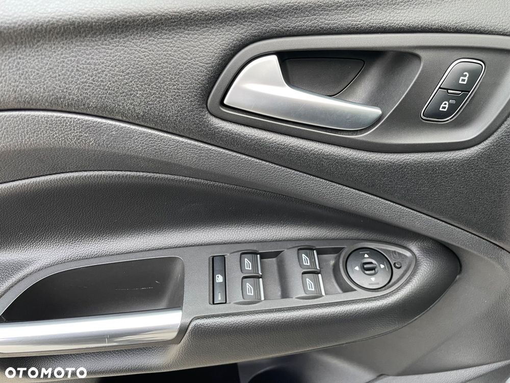 Ford Kuga 1.5 EcoBoost 2x4 ST-Line - 17