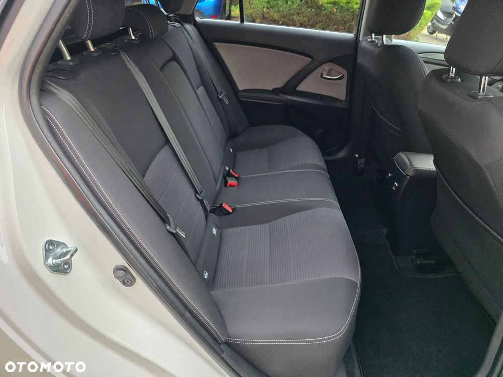 Toyota Avensis - 23