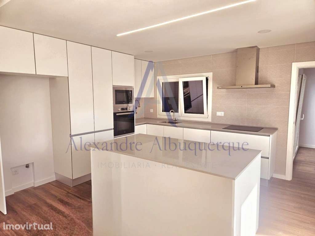 Moradia T4 Térrea de Luxo | Fernão Ferro - Grande imagem: 4/31