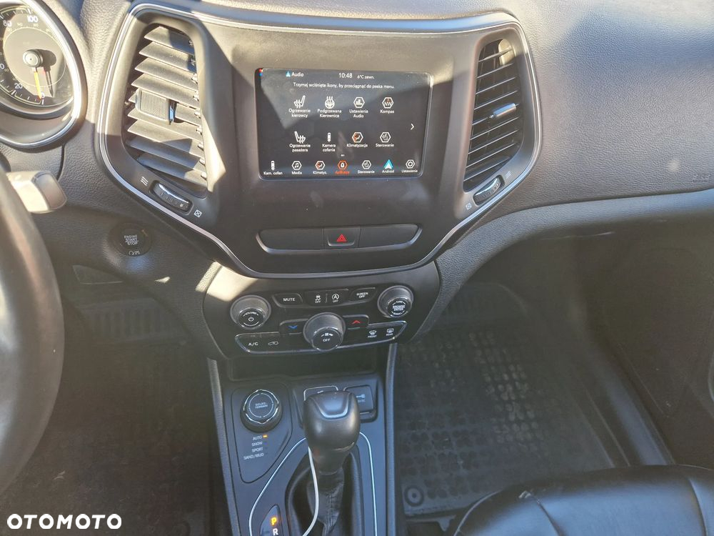 Jeep Cherokee - 26