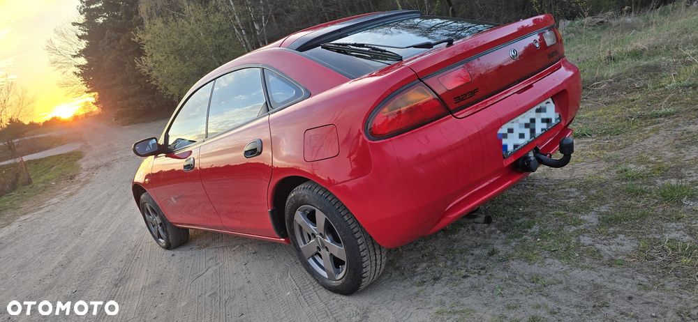 Mazda 323F - 5