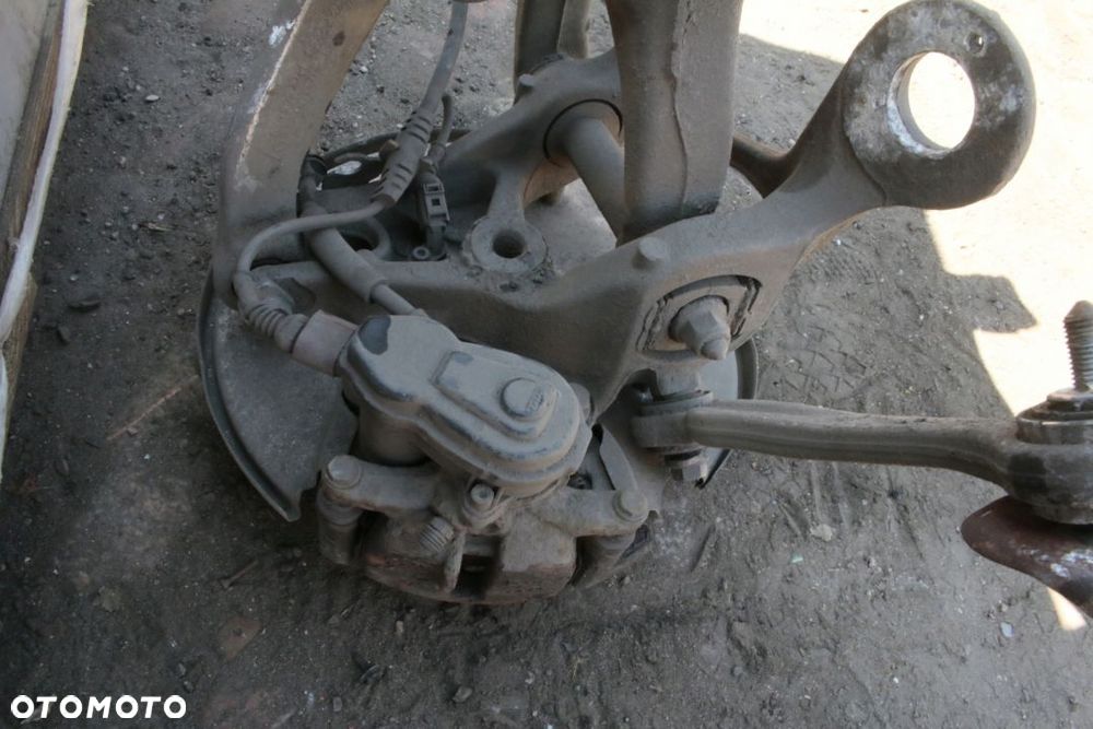 wahacz prawy tył Audi A4 B8 2.7 TDI - 6