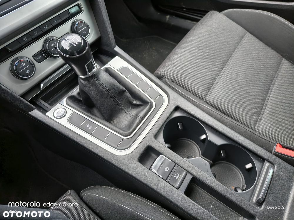 Volkswagen Passat - 11