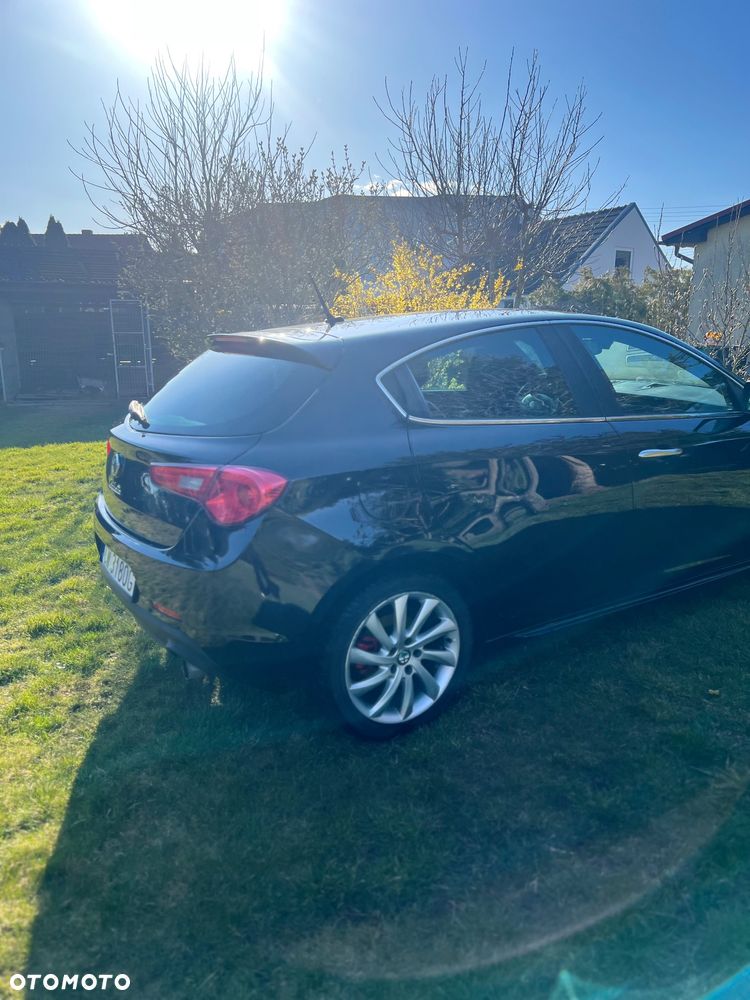 Alfa Romeo Giulietta 2.0 JTDM Distinctive - 8