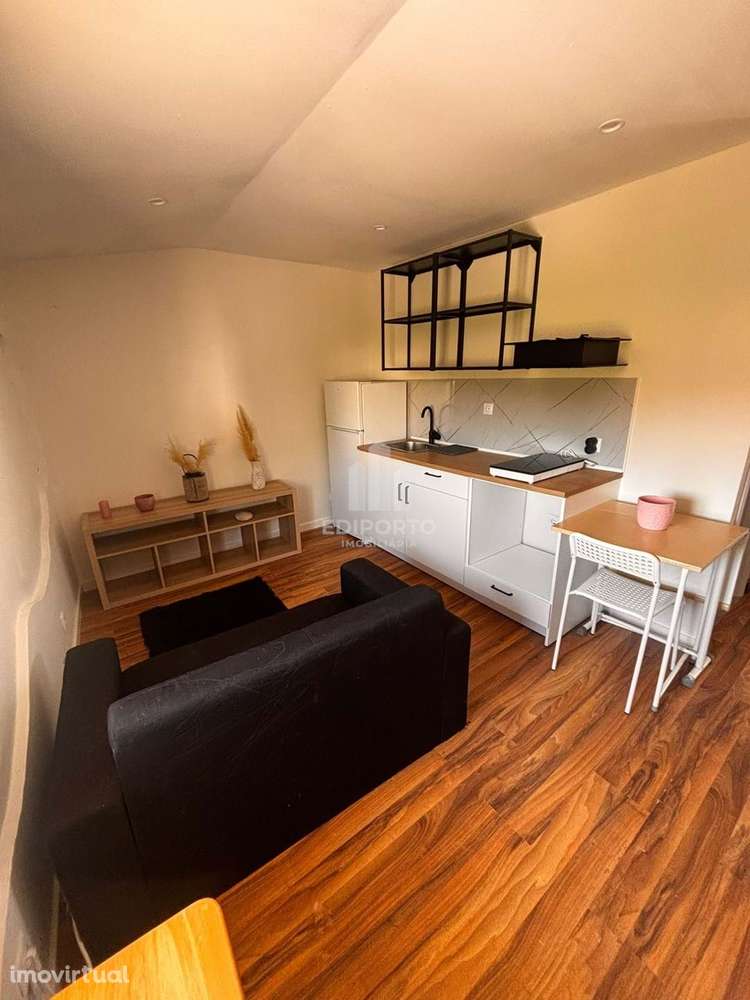 Pequena casa mobilada por 700€ mensais, com despesas de água, luz e in - Grande imagem: 2/5