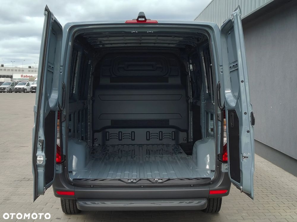 Mercedes-Benz Sprinter - 9