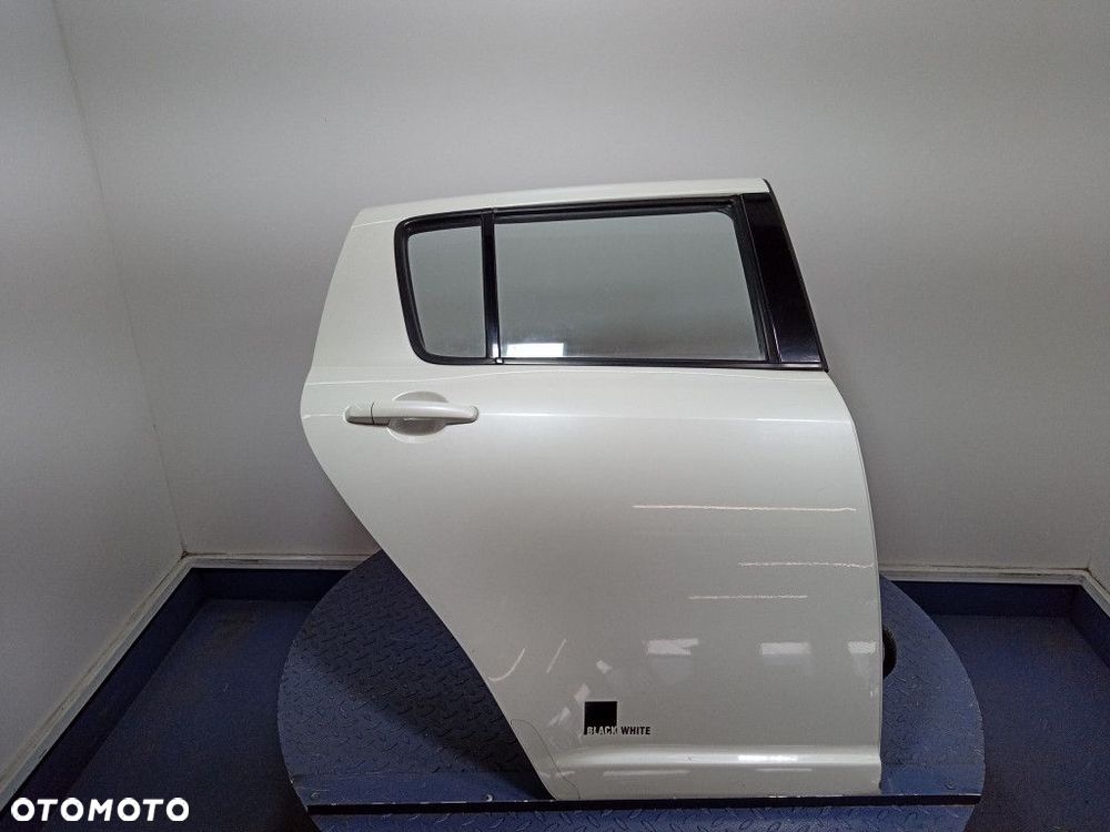 SUZUKI SWIFT IV MK6 DRZWI TYŁ PRAWE Z7T - 1