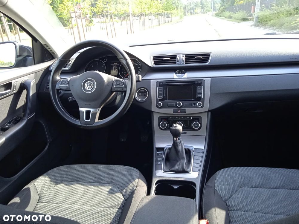 Volkswagen Passat 2.0 TDI DPF Highline - 17