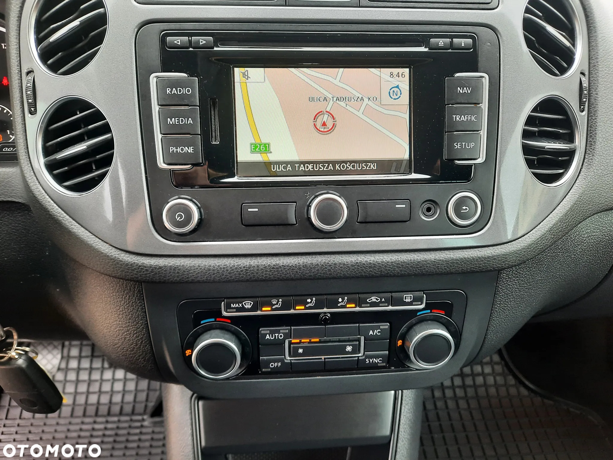 Volkswagen Tiguan - 12