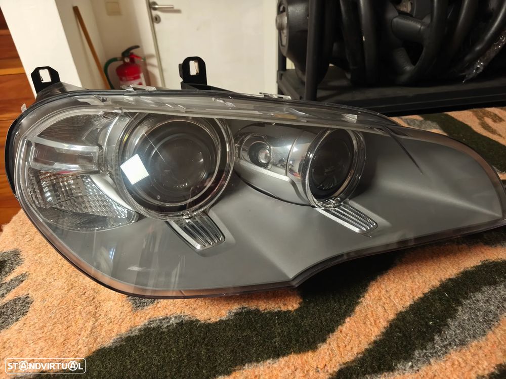 Conjunto de faróis bi-xenon direcional BMW X5 E70 lci - 2