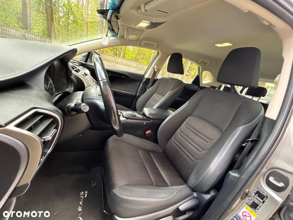 Lexus NX 300h Elite AWD - 25