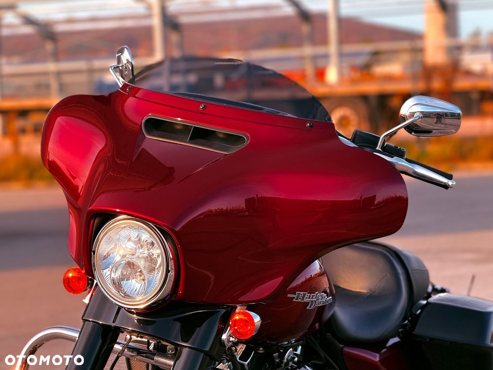 Harley-Davidson Touring Street Glide - 34