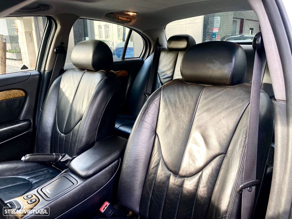 Jaguar S-Type 3.0 V6 Executive Auto. - 19