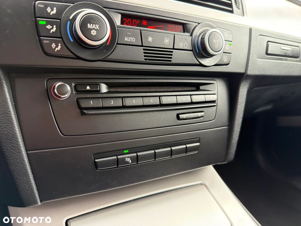 BMW Seria 3 325i Edition Exclusive - 31