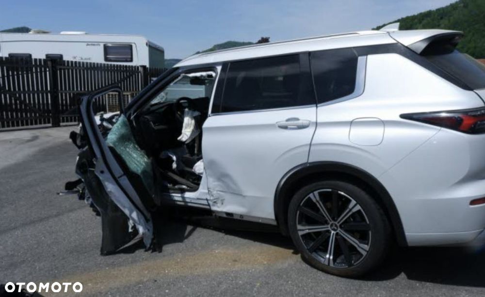 Mitsubishi Outlander - 4