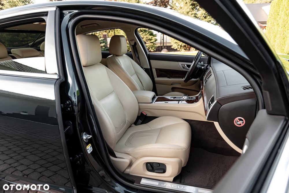 Jaguar XF 3.0 V6 Kompressor AWD - 26