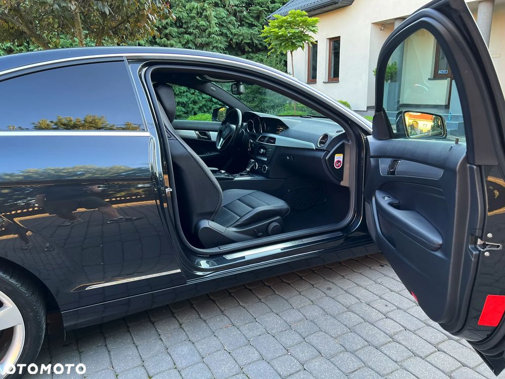 Mercedes-Benz Klasa C 180 Coupe BlueEFFICIENCY 7G-TRONIC - 3