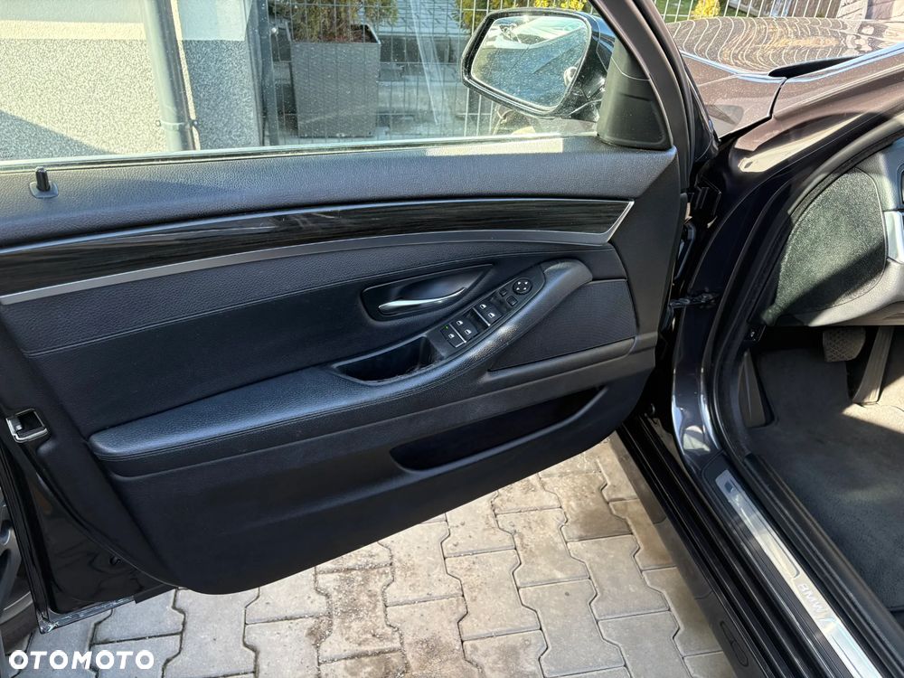 BMW Seria 5 520d Luxury Line - 9