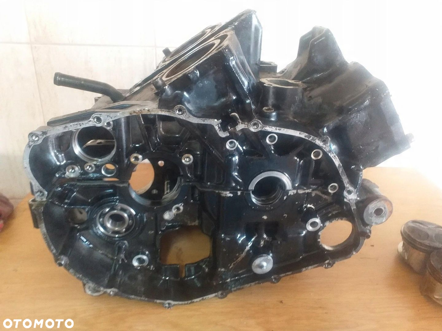 KARTERY BLOK SILNIKA TŁOKI HONDA MAGNA VF700 RC21E - 11