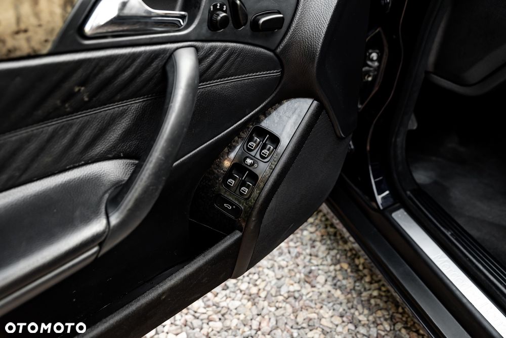 Mercedes-Benz Klasa C 320 4Matic Avantgarde Sport Edition - 20