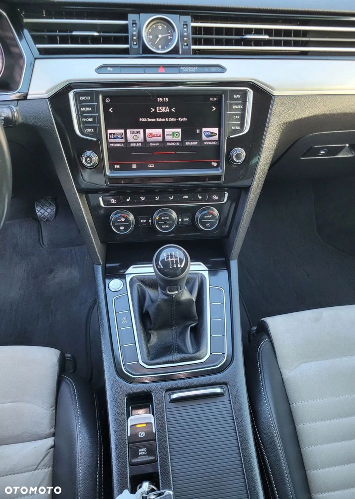 Volkswagen Passat 2.0 TDI (BlueMotion Technology) Highline - 23