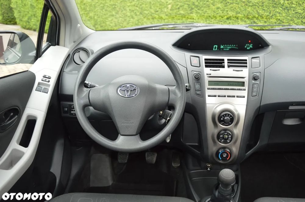 Toyota Yaris - 24