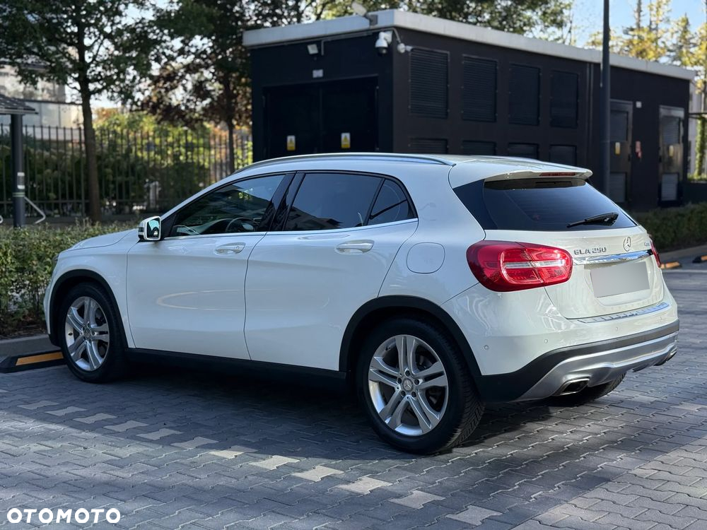 Mercedes-Benz GLA 250 4-Matic - 6