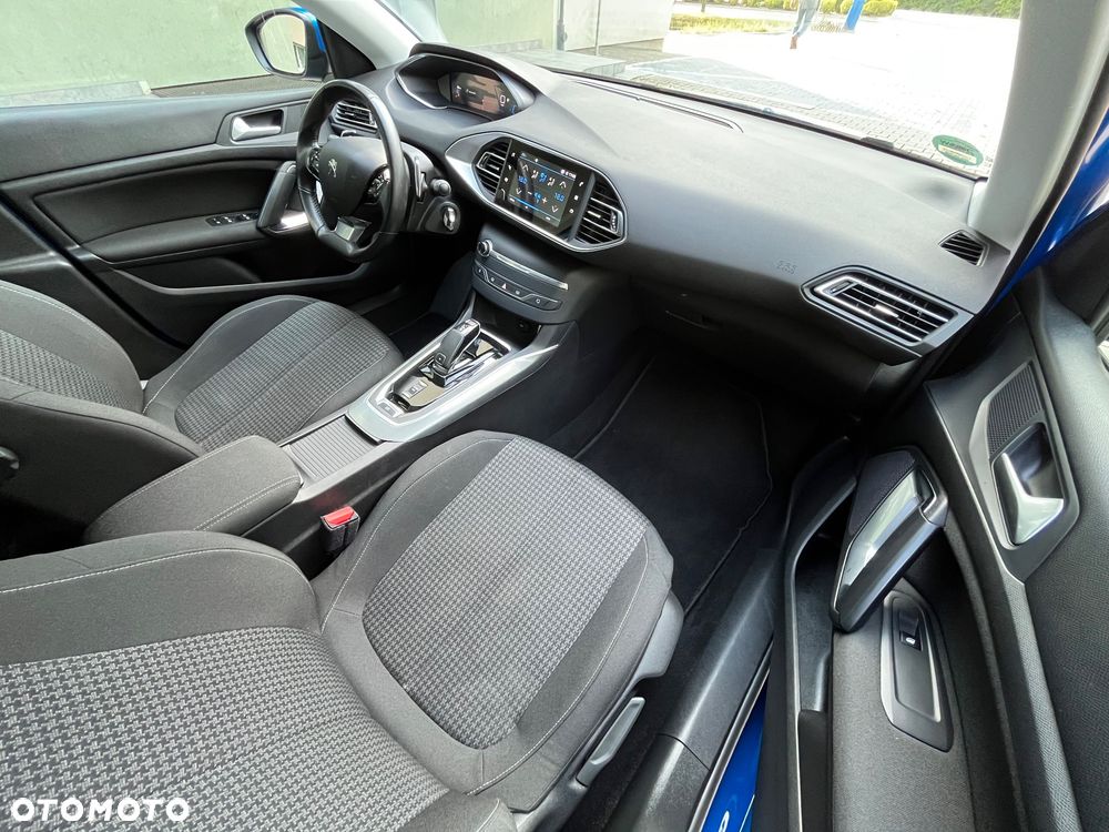 Peugeot 308 BlueHDi 130 EAT8 Business - 20