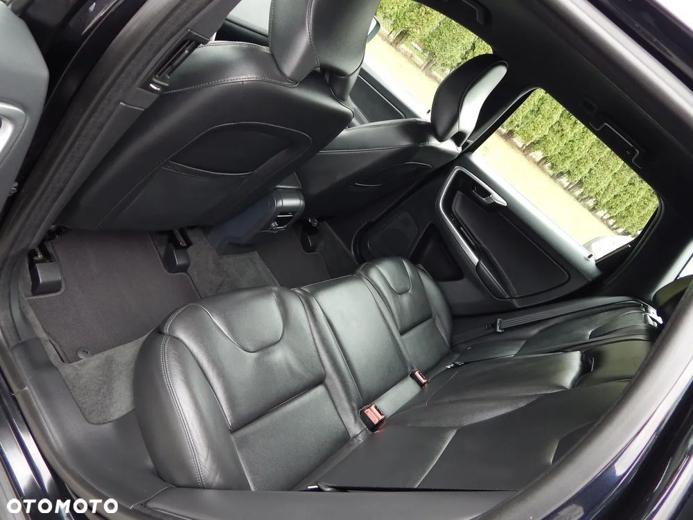 Volvo XC 60 D4 AWD Geartronic Momentum - 12