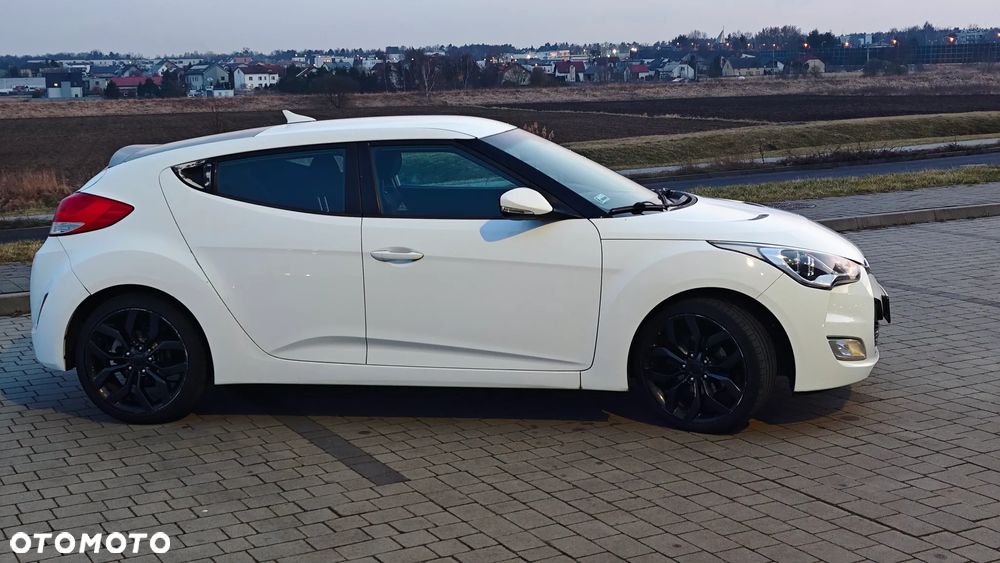 Hyundai Veloster 1.6 Premium - 4