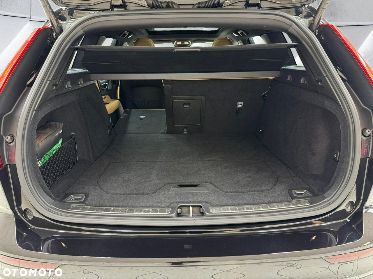 Volvo V60 Cross Country B5 B AWD Ultimate - 11