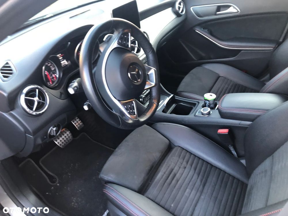 Mercedes-Benz CLA 200 7G-DCT - 4