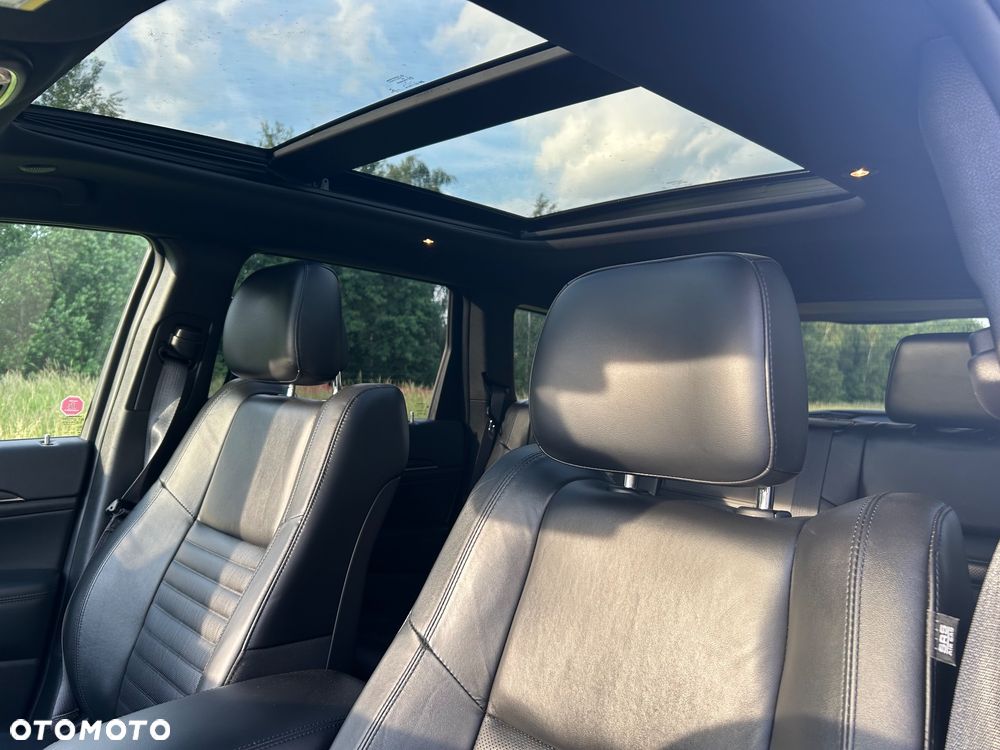 Jeep Grand Cherokee - 32