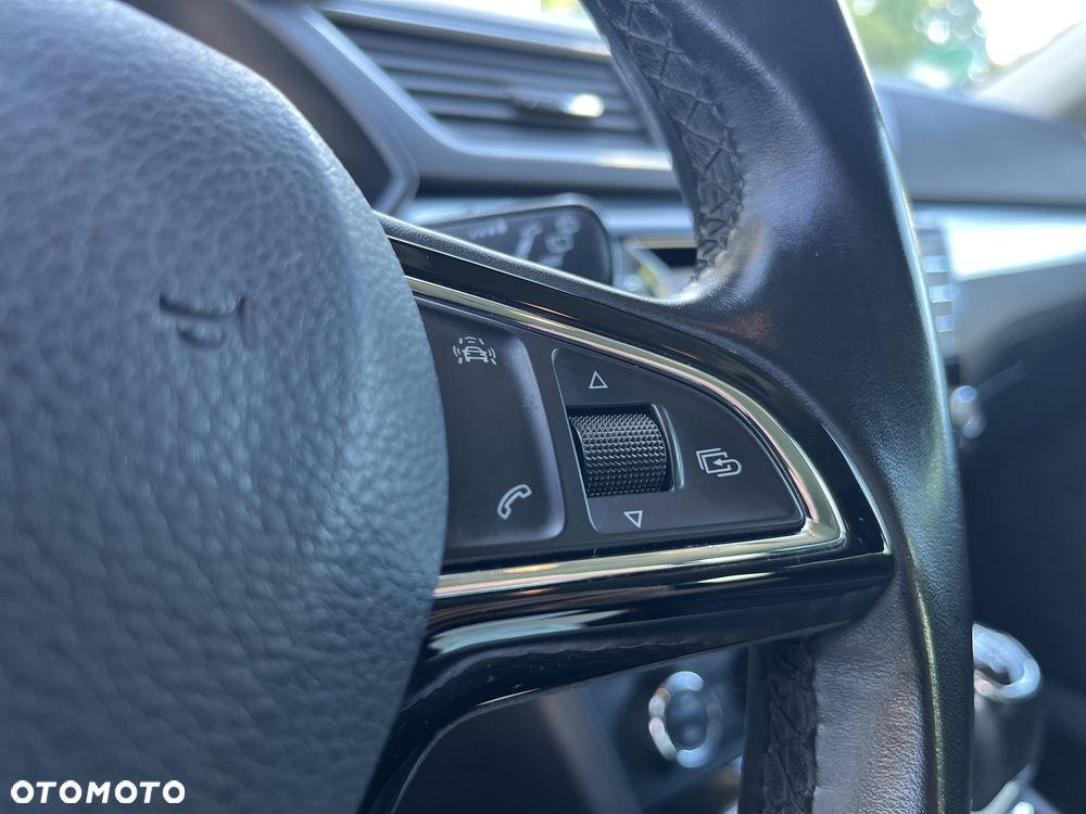 Skoda Superb 2.0 TDI Premium Edition - 15