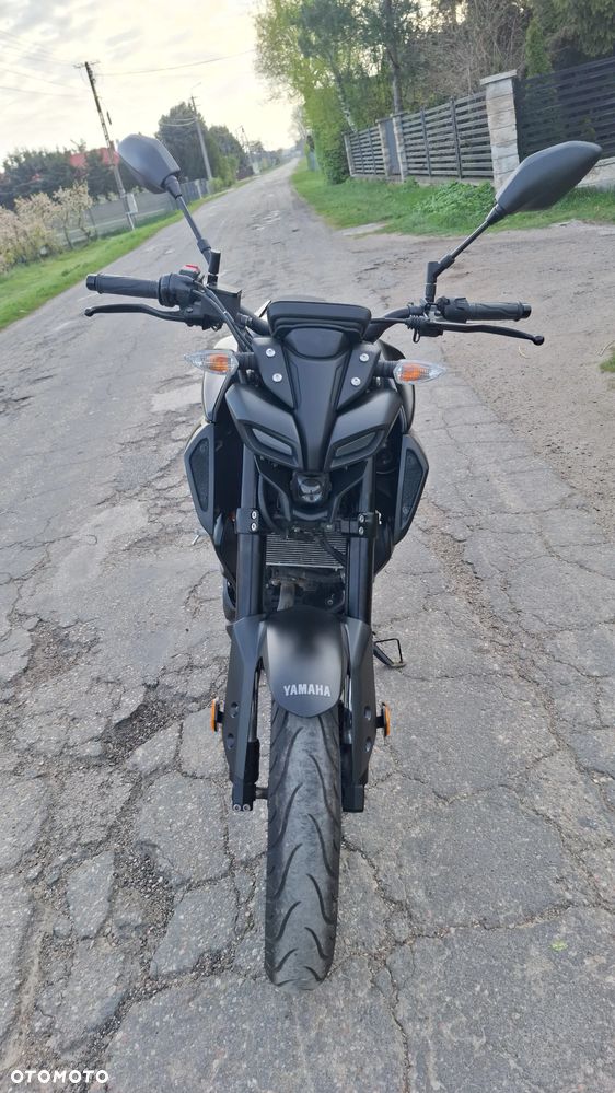 Yamaha MT - 27