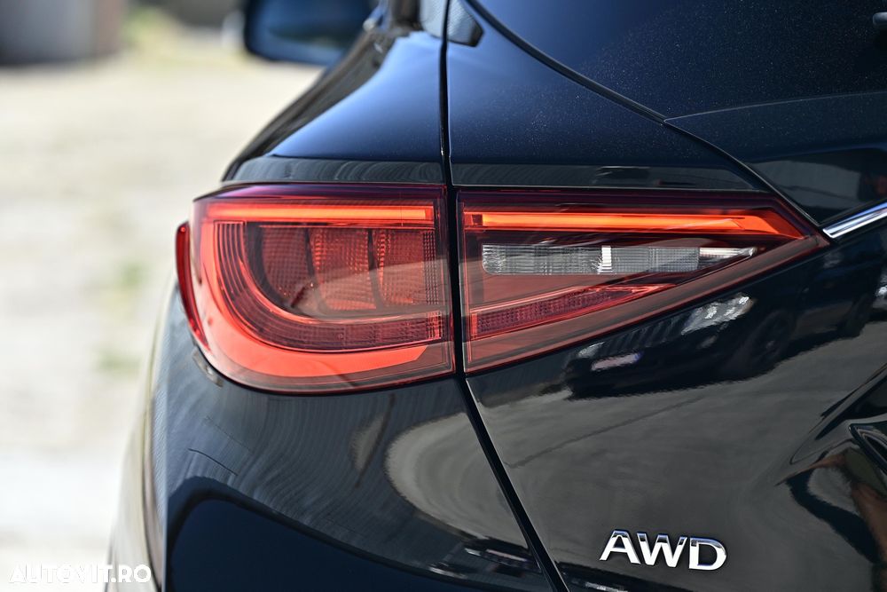 Infiniti Q30 2.2d DCT AWD City Black Edition - 12