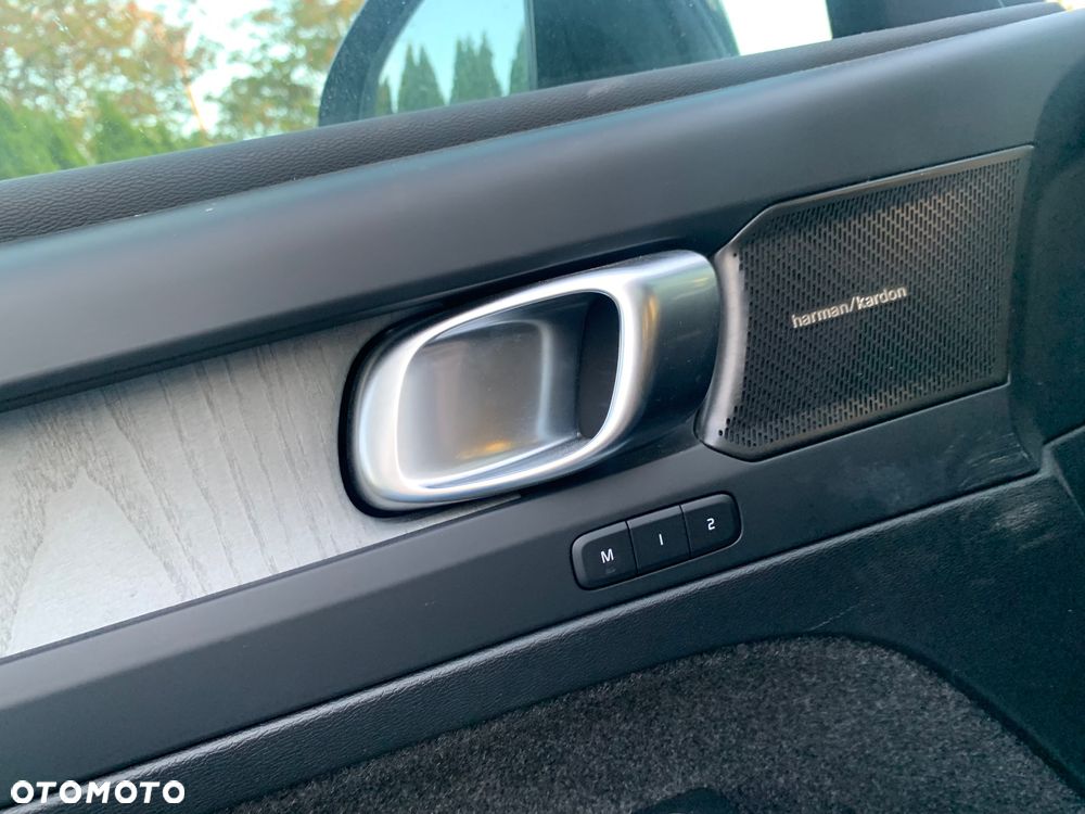 Volvo XC 40 B4 B DKG Ultimate Dark - 19
