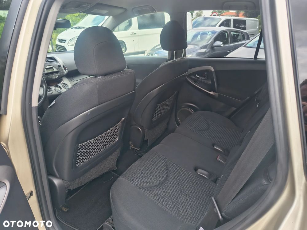 Toyota RAV4 2.2 D-4D Sol - 17