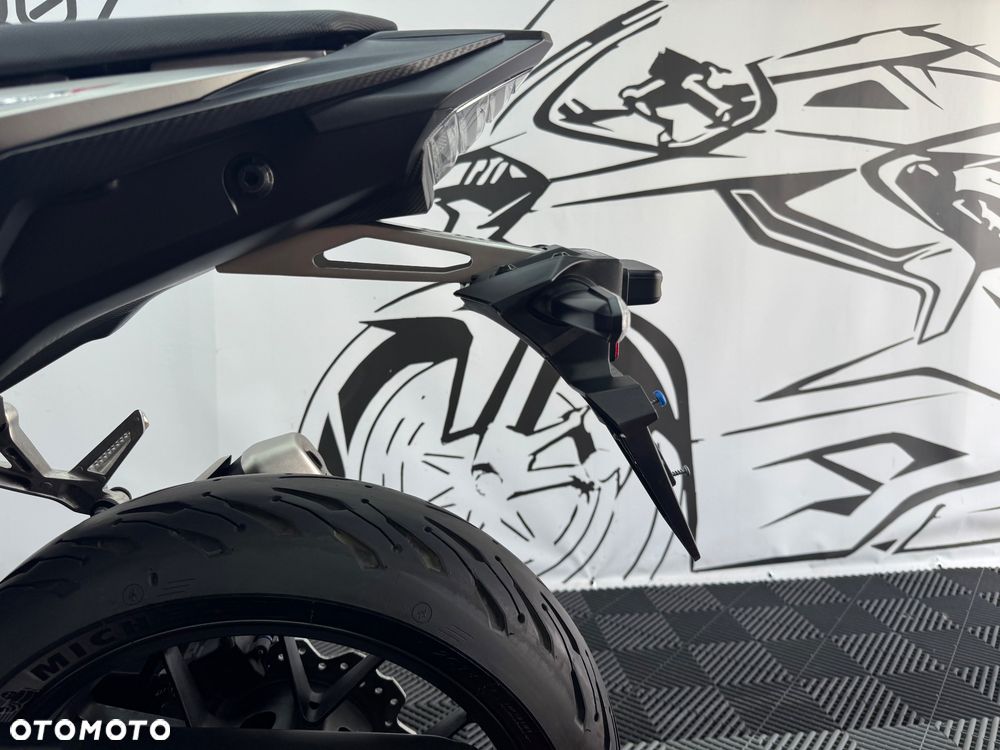 Honda CB - 16
