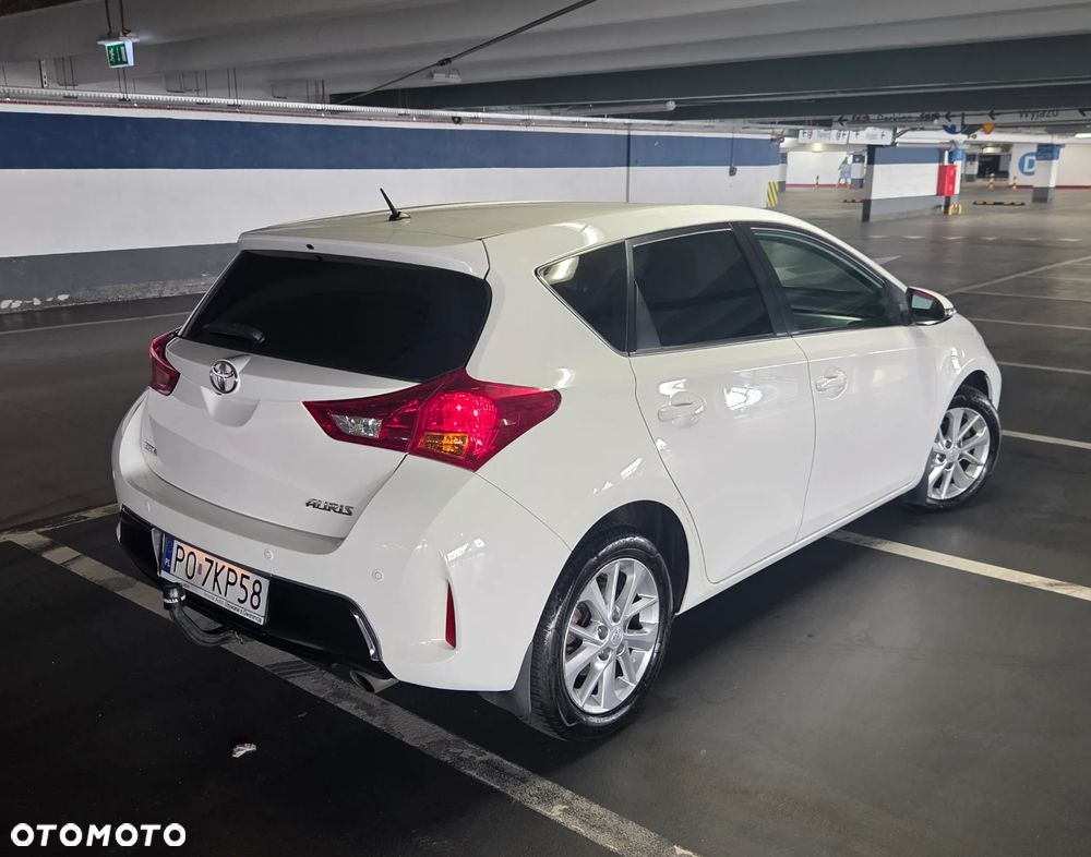 Toyota Auris 1.6 Premium + - 12