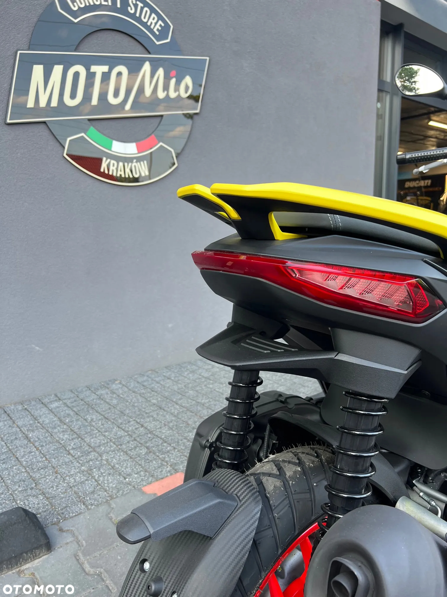 Aprilia SR - 8