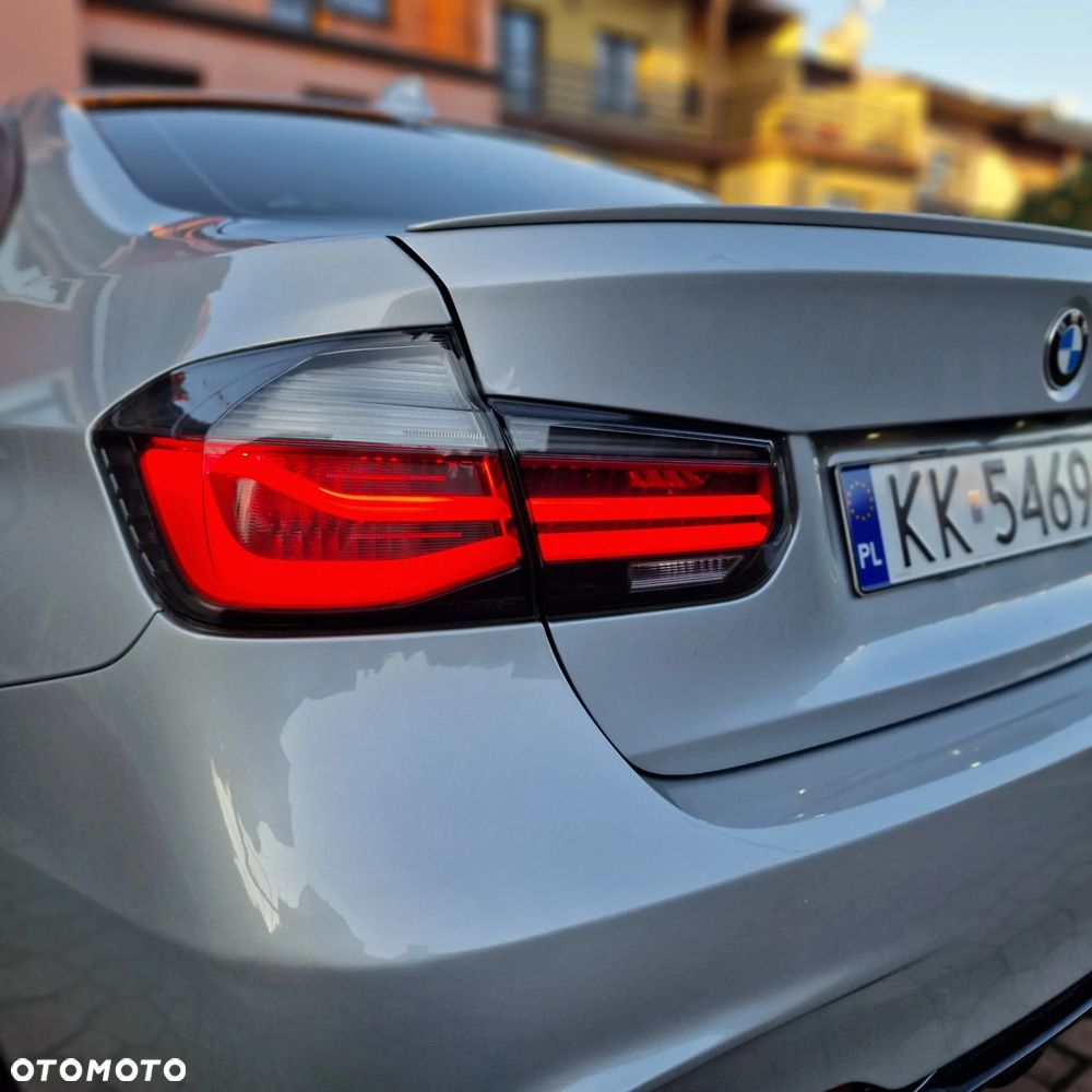 BMW Seria 3 330i xDrive M Sport - 17