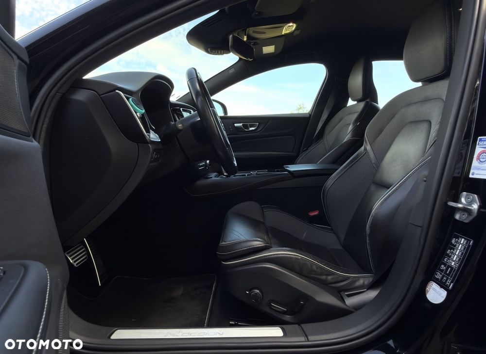 Volvo V60 T8 AWD Twin Engine Geartronic R-Design - 34