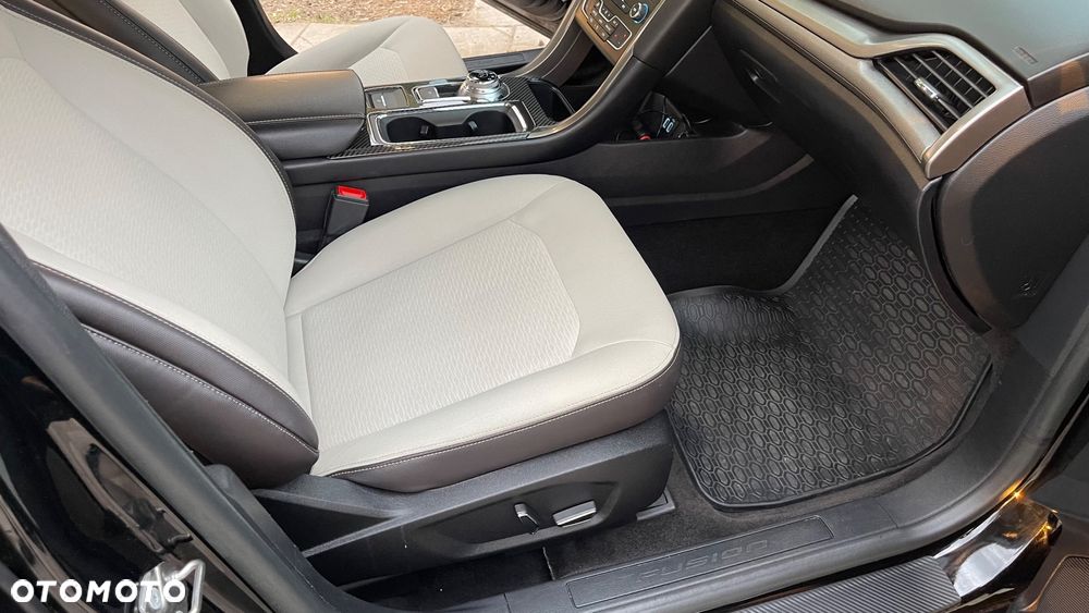 Ford Fusion - 10