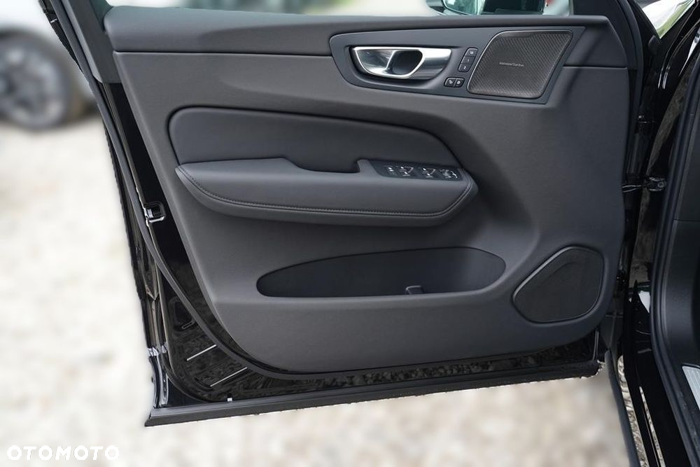 Volvo XC 60 B5 B AWD Ultra Dark - 11
