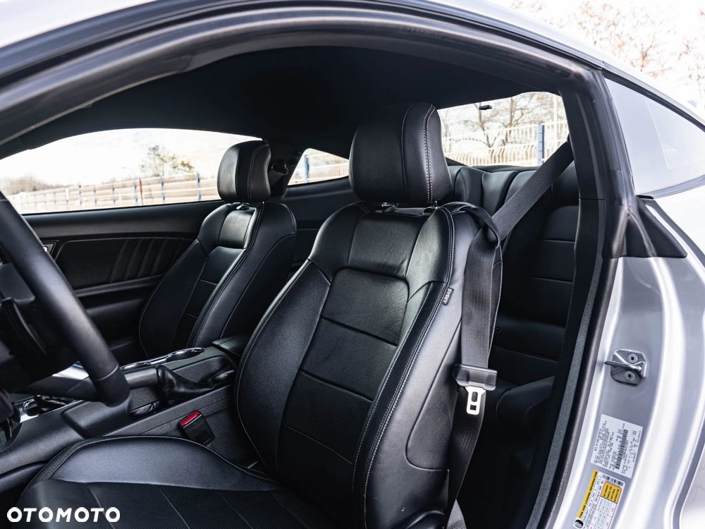 Ford Mustang - 36