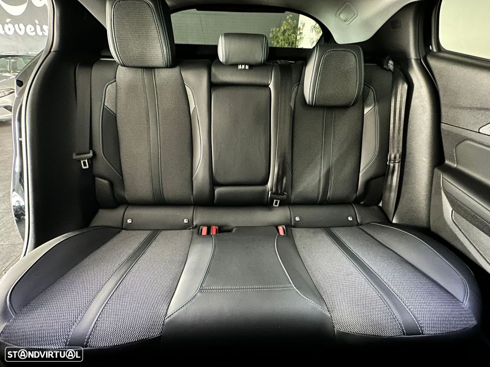 Peugeot 408 1.2 Hybrid Allure e-DCS6 - 32